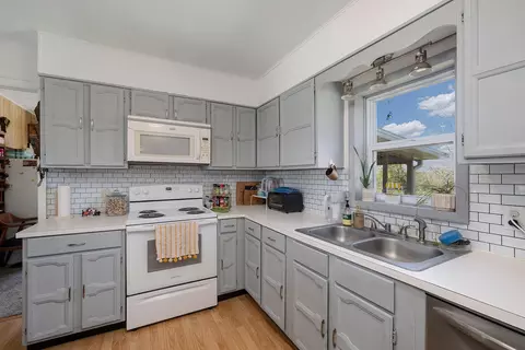 Kitchen - 28076 Kings River Rd, Shell Knob, MO 65747 photo 1 of 4