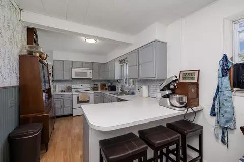 Kitchen - 28076 Kings River Rd, Shell Knob, MO 65747 photo 4 of 4