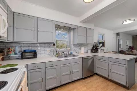 Kitchen - 28076 Kings River Rd, Shell Knob, MO 65747 photo 2 of 4