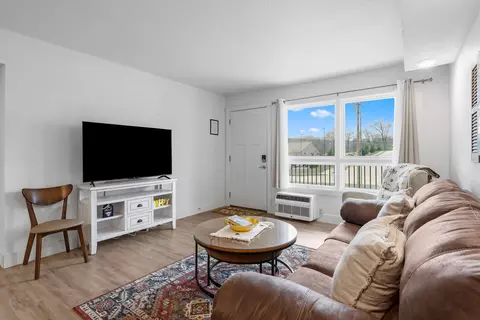 Living - 403 Veterans Blvd #304, Branson, MO 65616 photo 3 of 5