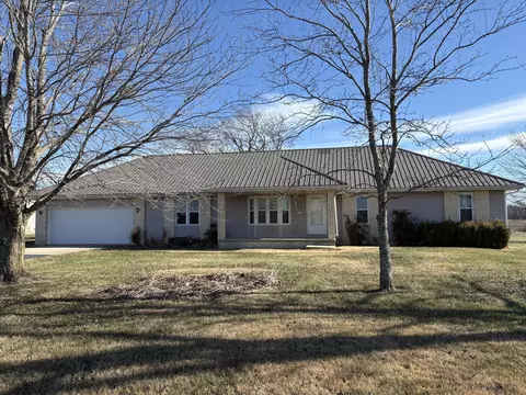 1152 Skyline Rd, Seymour, MO 65746
