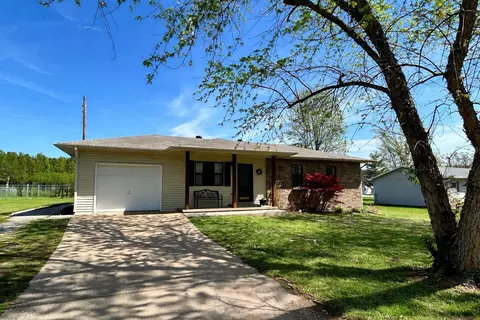 1906 Christopher St, West Plains, MO 65775