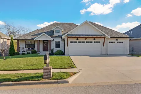 2482 W Camino Alto St, Springfield, MO 65810