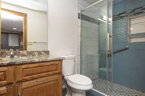 Bath - 6307 S Meadowview Dr, Ozark, MO 65721 photo 9 of 10