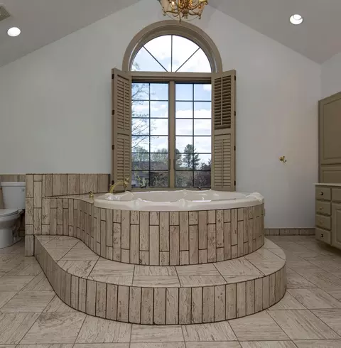 Bath - 6307 S Meadowview Dr, Ozark, MO 65721 photo 1 of 10