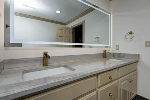 Bath - 6307 S Meadowview Dr, Ozark, MO 65721 photo 7 of 10