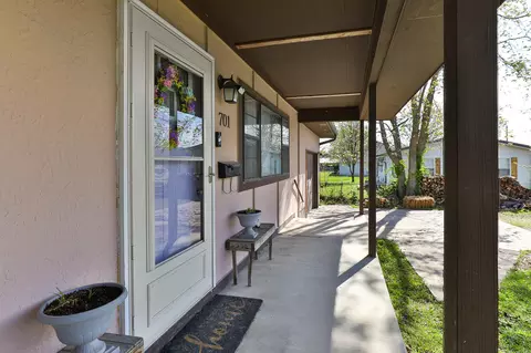 Exterior - 701 E Jackson St, Marshfield, MO 65706 photo 2 of 6