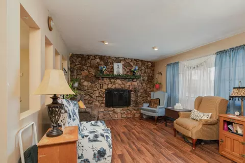 Living - 701 E Jackson St, Marshfield, MO 65706 photo 1 of 2
