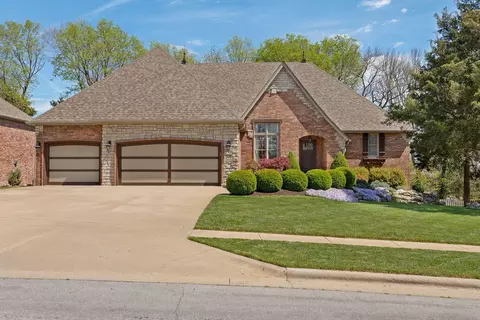 3003 W Cedarbluff Dr, Springfield, MO 65810