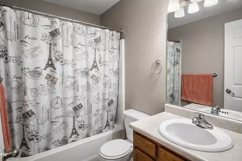 Bath - 340 Tall Oaks Dr, Branson, MO 65616 photo 3 of 3