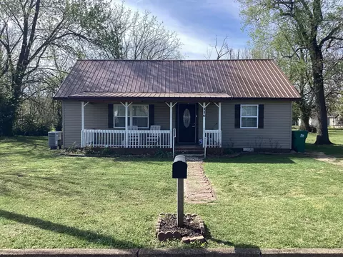 116 E Harker St, Mountain Grove, MO 65711