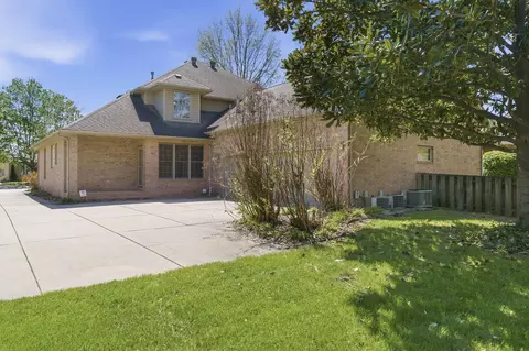 Exterior - 2411 W Dearborn St, Springfield, MO 65807 photo 6 of 8