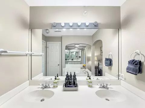 Bath - 815 Holiday Ridge 1-9, Branson, MO 65616 photo 2 of 3