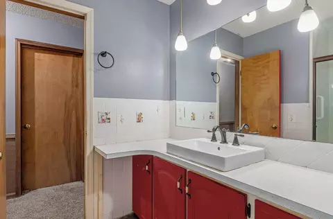Bath - 1249 Edgewood St, Springfield, MO 65804 photo 2 of 3