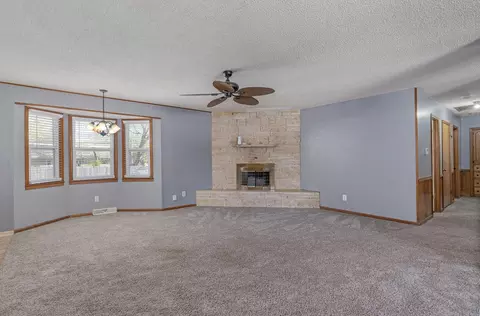 Living - 1249 Edgewood St, Springfield, MO 65804 photo 4 of 5