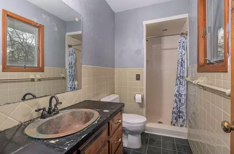 Bath - 1249 Edgewood St, Springfield, MO 65804 photo 3 of 3