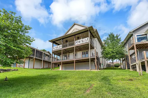 500 Navajo Trl, Kimberling City, MO 65686