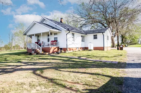 8730 E Farm Road 44, Strafford, MO 65757