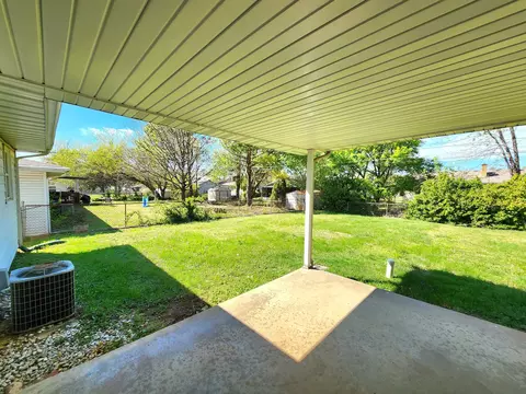 Exterior - 1027 Edgewood St, Springfield, MO 65807 photo 5 of 9