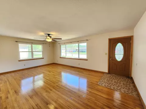 Living - 1027 Edgewood St, Springfield, MO 65807 photo 1 of 8