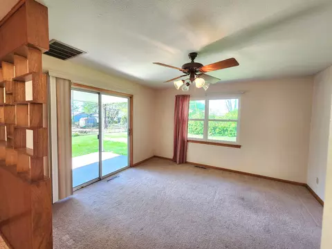 Living - 1027 Edgewood St, Springfield, MO 65807 photo 6 of 8