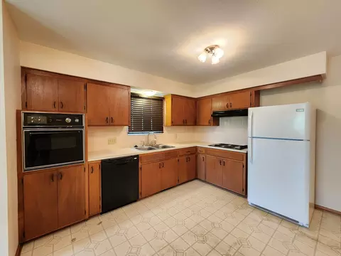 Kitchen - 1027 Edgewood St, Springfield, MO 65807 photo 5 of 5