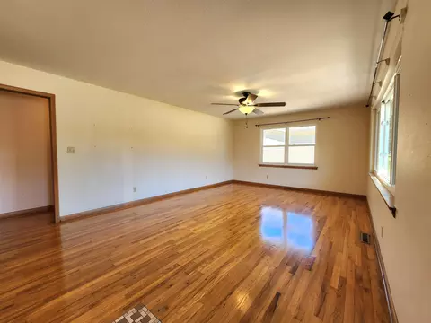 Living - 1027 Edgewood St, Springfield, MO 65807 photo 3 of 8