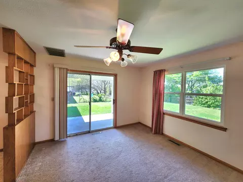 Living - 1027 Edgewood St, Springfield, MO 65807 photo 7 of 8