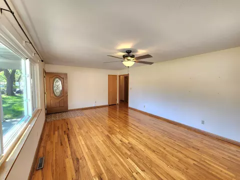 Living - 1027 Edgewood St, Springfield, MO 65807 photo 2 of 8