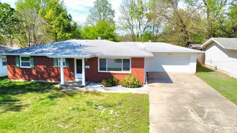 Exterior - 1027 Edgewood St, Springfield, MO 65807 photo 3 of 9