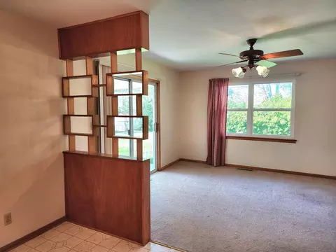 Living - 1027 Edgewood St, Springfield, MO 65807 photo 5 of 8