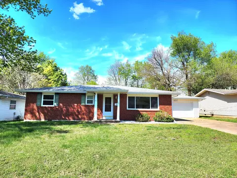 1027 Edgewood St, Springfield, MO 65807