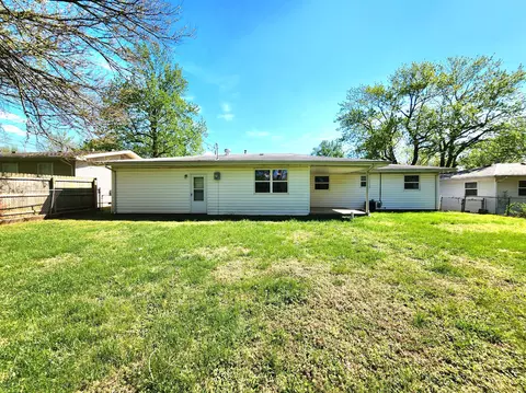Exterior - 1027 Edgewood St, Springfield, MO 65807 photo 9 of 9