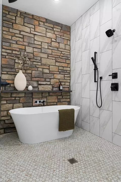 Bath - 1758 E Peartree Dr, Ozark, MO 65721 photo 5 of 8