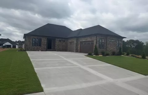 1758 E Peartree Dr, Ozark, MO 65721