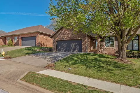 363 E Degraffenreid St, Springfield, MO 65810