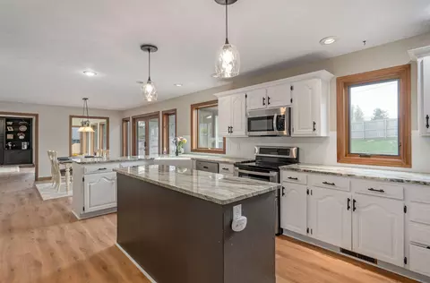 Kitchen - 4072 E Linwood St, Springfield, MO 65809 photo 2 of 6