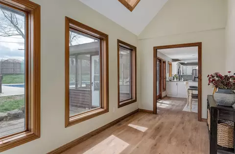 Entry Way - 4072 E Linwood St, Springfield, MO 65809 photo 5 of 9