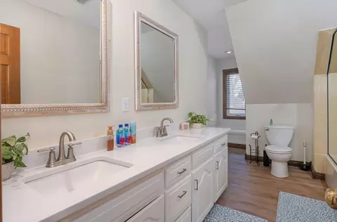 Bath - 4072 E Linwood St, Springfield, MO 65809 photo 4 of 5