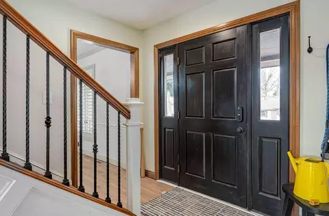 Entry Way - 4072 E Linwood St, Springfield, MO 65809 photo 2 of 9