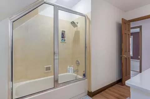 Bath - 4072 E Linwood St, Springfield, MO 65809 photo 5 of 5