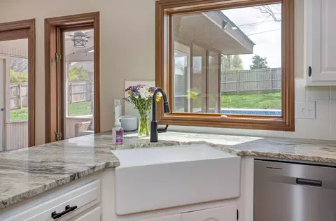 Kitchen - 4072 E Linwood St, Springfield, MO 65809 photo 5 of 6