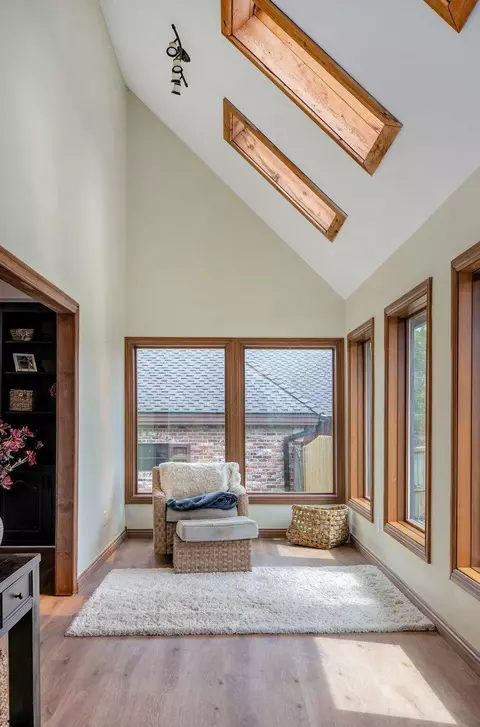 Entry Way - 4072 E Linwood St, Springfield, MO 65809 photo 4 of 9