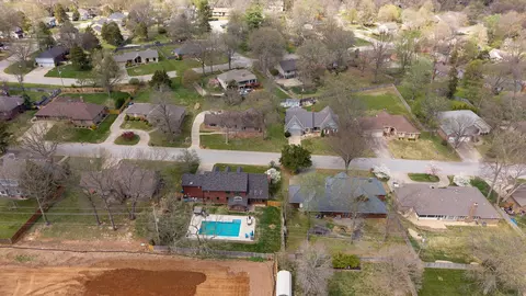 View/Area - 4072 E Linwood St, Springfield, MO 65809 photo 7 of 10