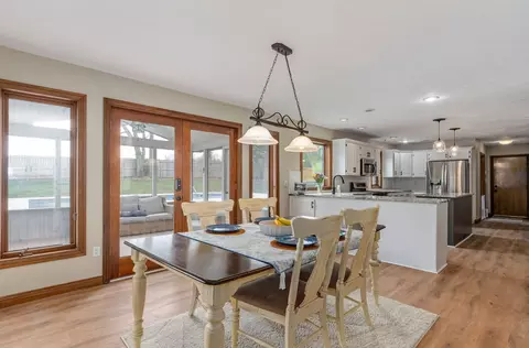 Dining - 4072 E Linwood St, Springfield, MO 65809 photo 1 of 2