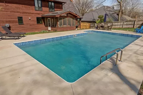 Exterior - 4072 E Linwood St, Springfield, MO 65809 photo 14 of 16