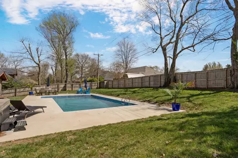 Exterior - 4072 E Linwood St, Springfield, MO 65809 photo 12 of 16