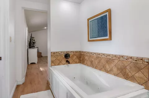 Bath - 4072 E Linwood St, Springfield, MO 65809 photo 3 of 5