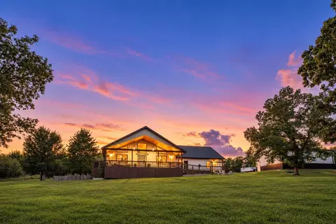 22475 Trout St, Golden, MO 65658