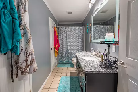 Bath - 3576 N Kossen Ln, Springfield, MO 65803 photo 3 of 6